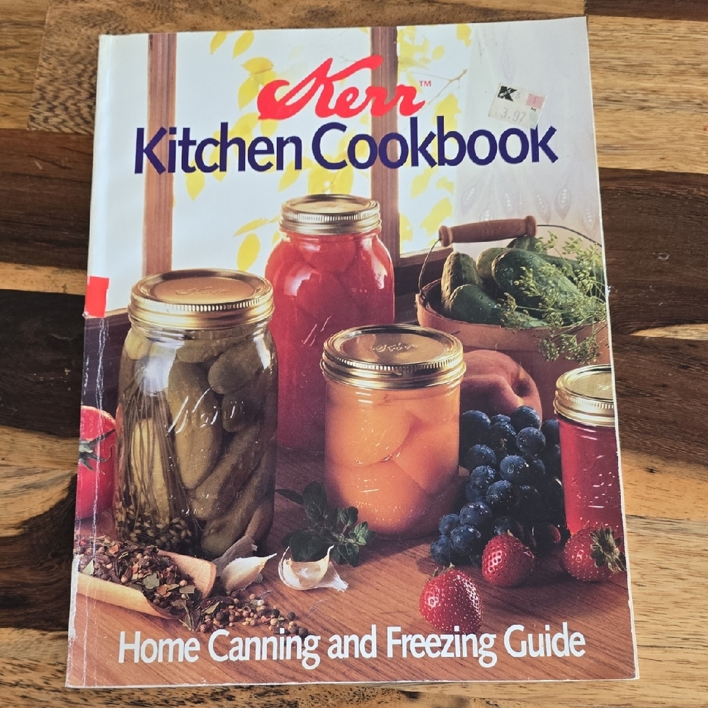 Kitchen Cookbook - Essential Guide to Home Canning